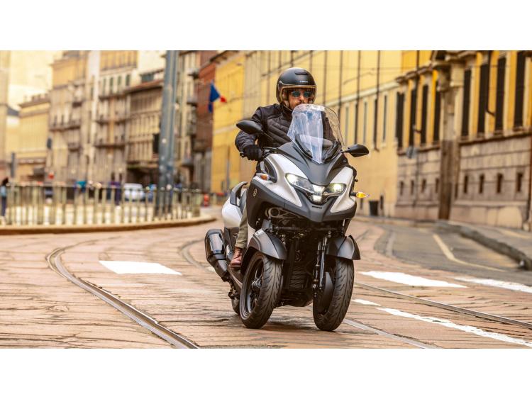 YAMAHA TRICITY 300