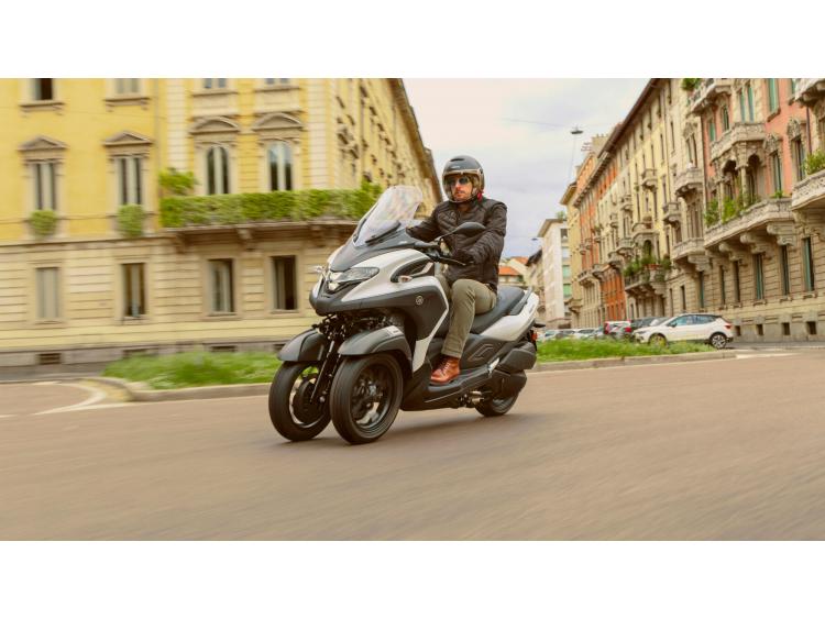 YAMAHA TRICITY 300