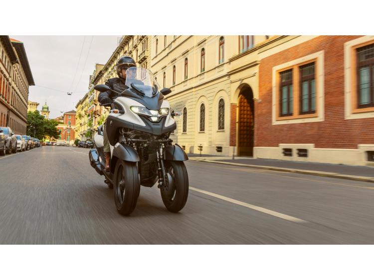 YAMAHA TRICITY 300