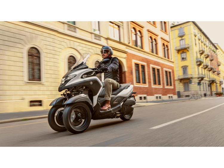 YAMAHA TRICITY 300
