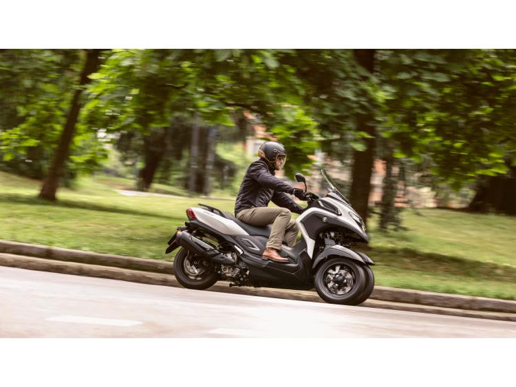 YAMAHA TRICITY 300