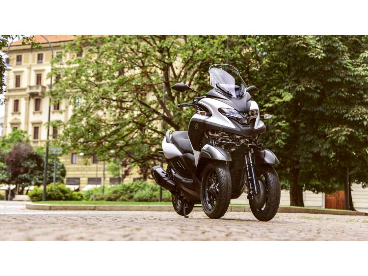 YAMAHA TRICITY 300