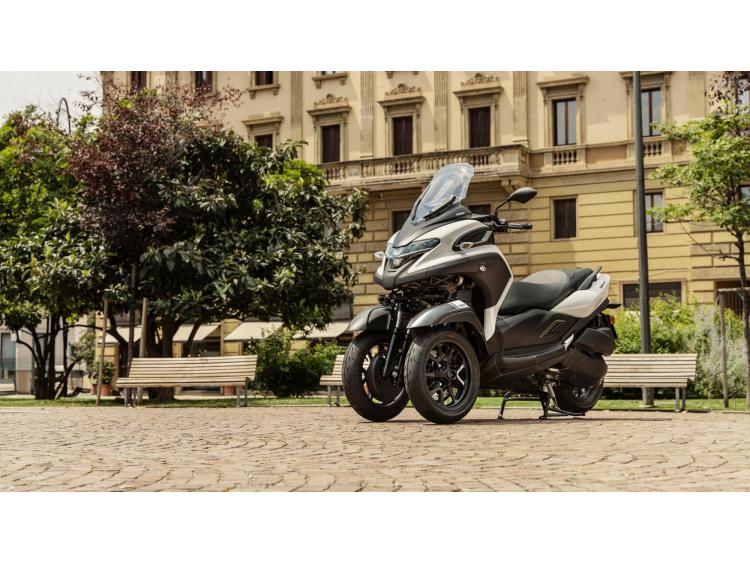 YAMAHA TRICITY 300