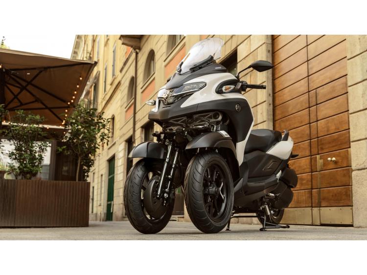YAMAHA TRICITY 300