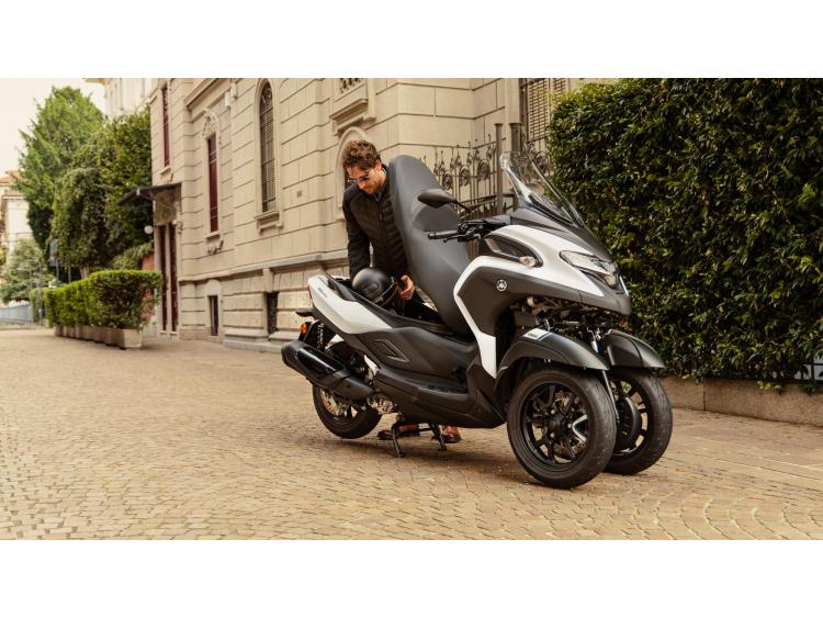 YAMAHA TRICITY 300