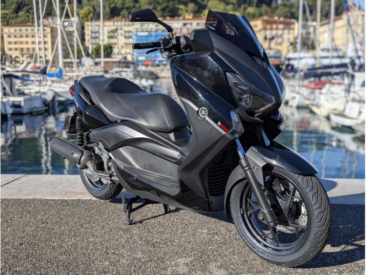YAMAHA X-MAX 125