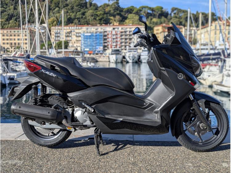 YAMAHA X-MAX 125