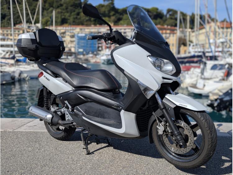 YAMAHA X-MAX 250