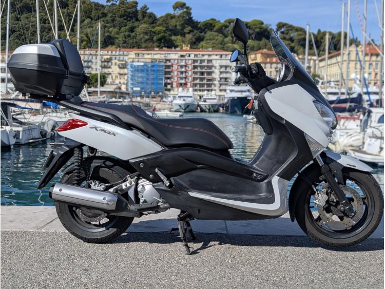 YAMAHA X-MAX 250