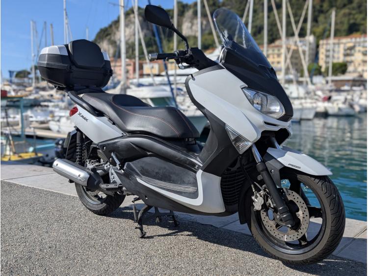 YAMAHA X-MAX 250