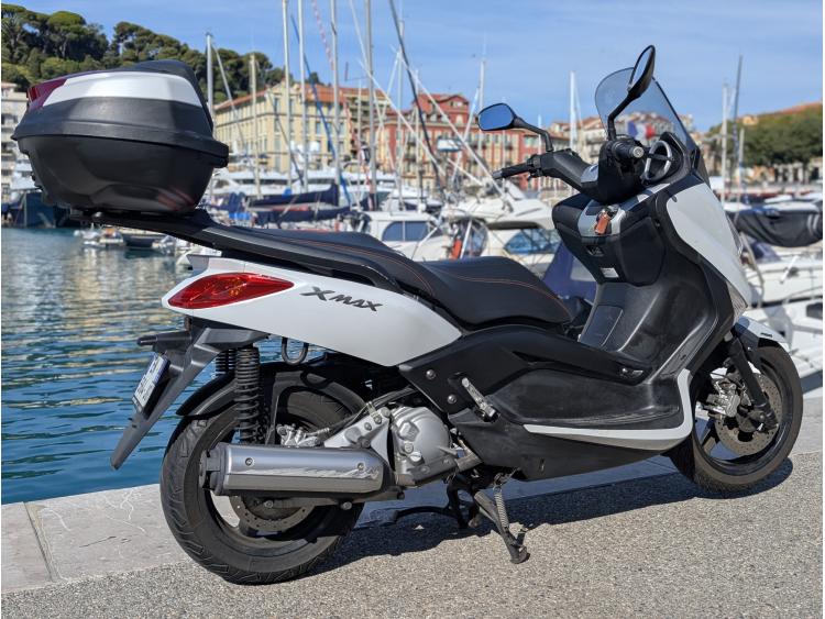 YAMAHA X-MAX 250