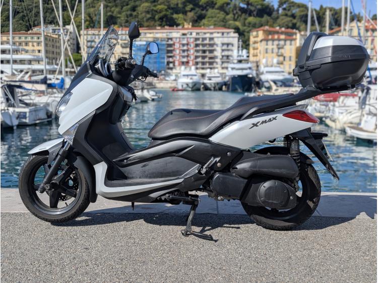 YAMAHA X-MAX 250