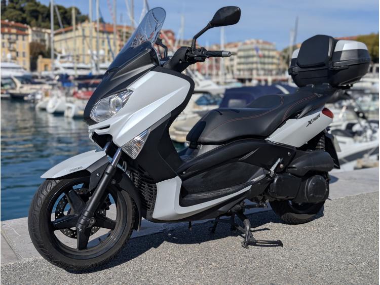 YAMAHA X-MAX 250