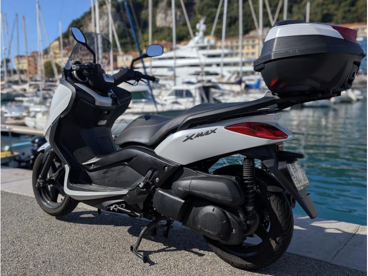 YAMAHA X-MAX 250