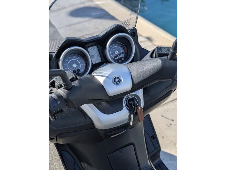 YAMAHA X-MAX 250