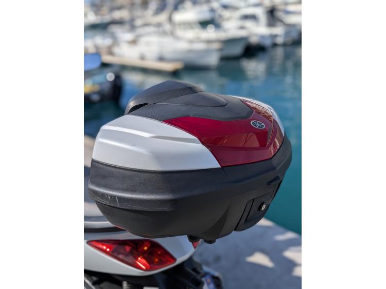YAMAHA X-MAX 250