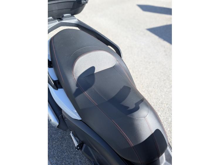 YAMAHA X-MAX 250