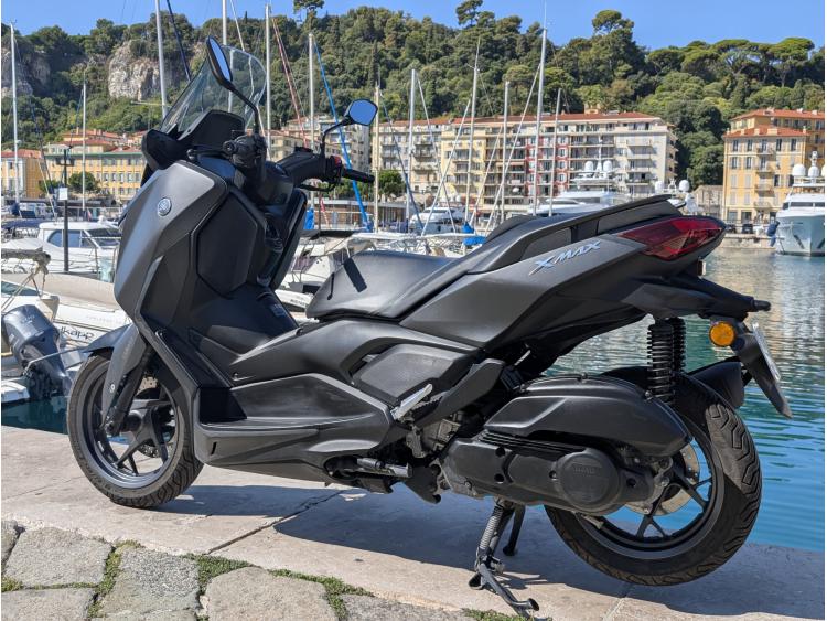 YAMAHA X-MAX 125