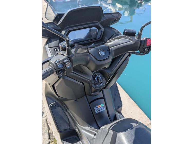 YAMAHA X-MAX 125