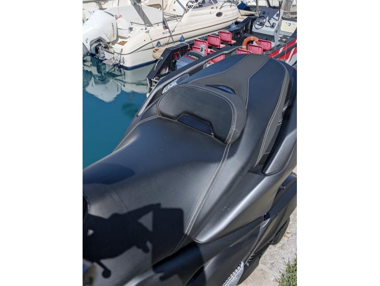 YAMAHA X-MAX 125